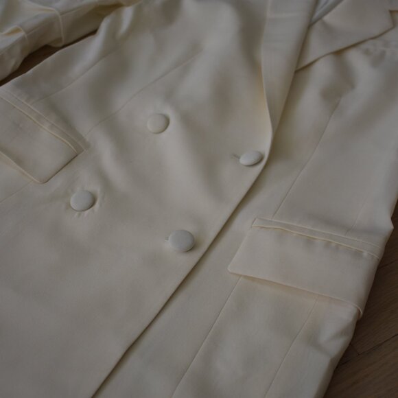 Frame x Imaan Darted Off White long Blazer, 3/4 ruffled sleeves - Picture 3 of 13